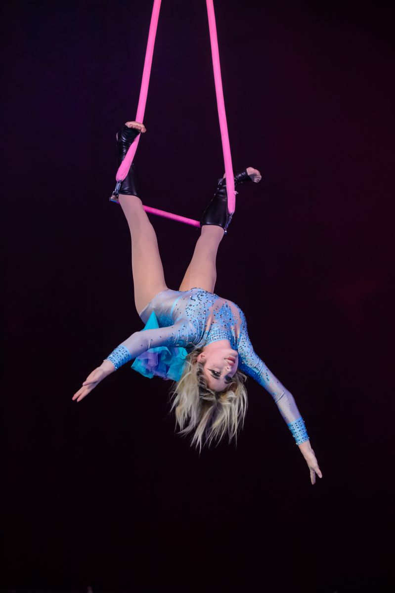Grace Howard trapeze 1